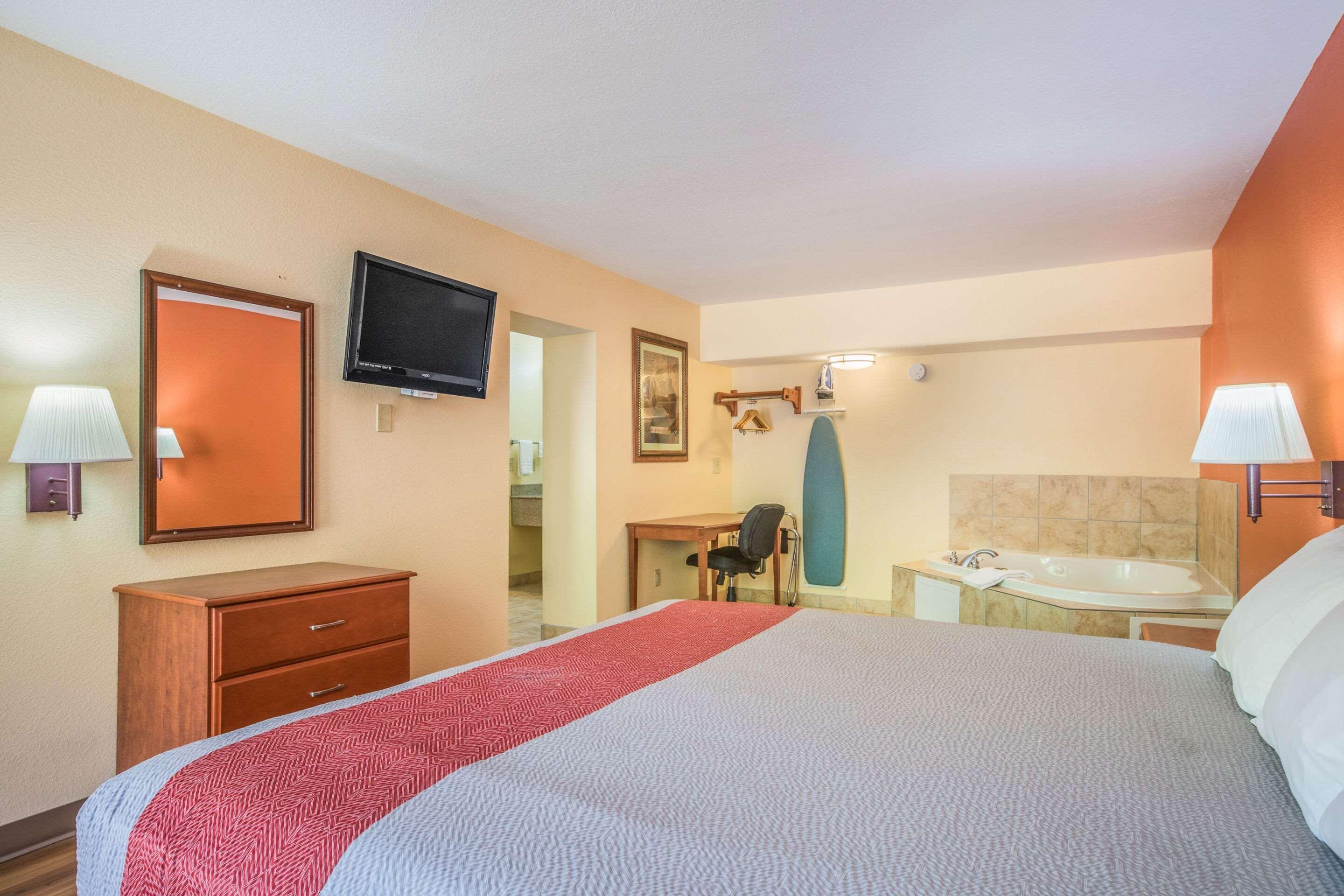 Rodeway Inn & Suites Macon Esterno foto