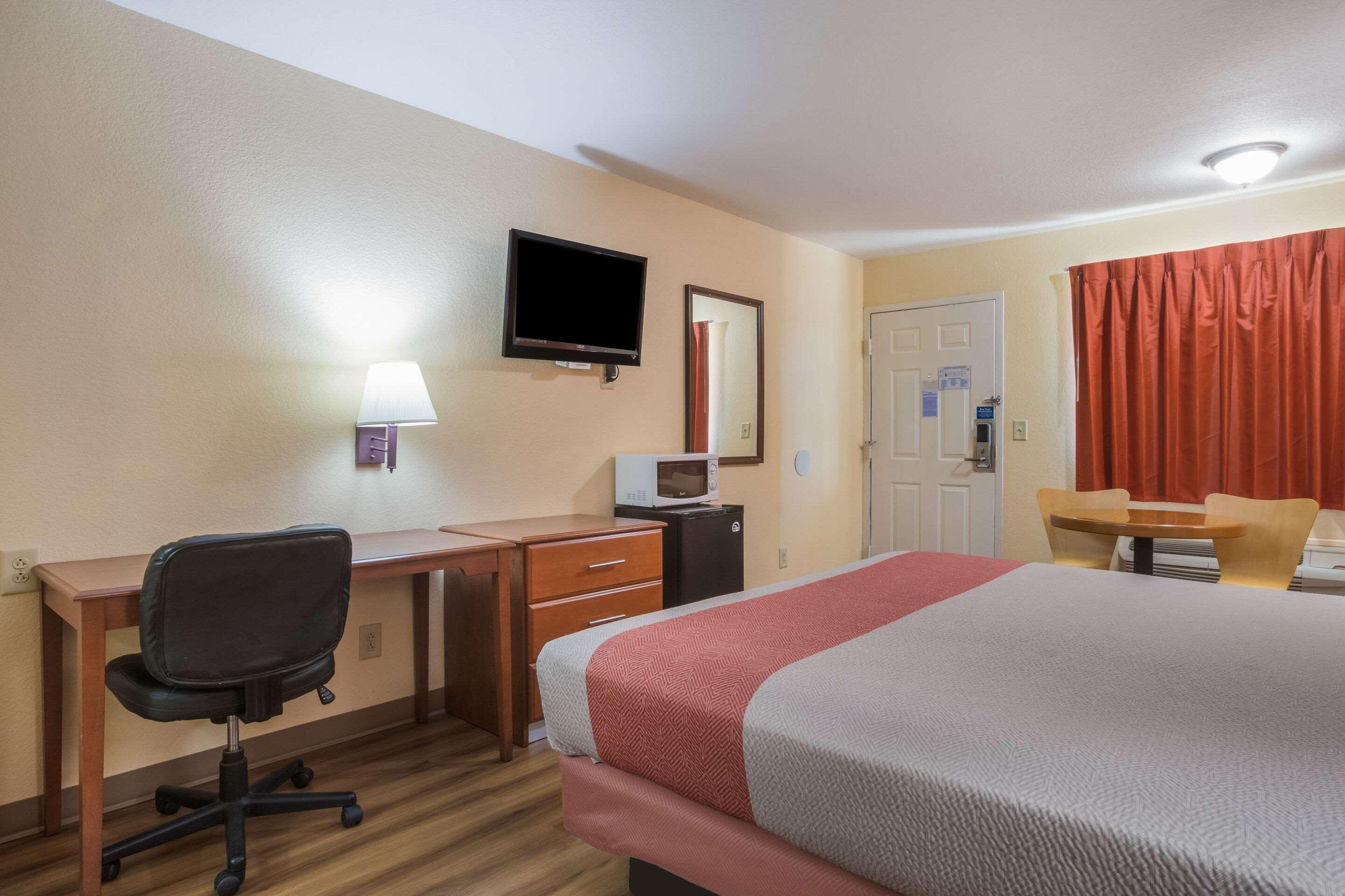 Rodeway Inn & Suites Macon Esterno foto