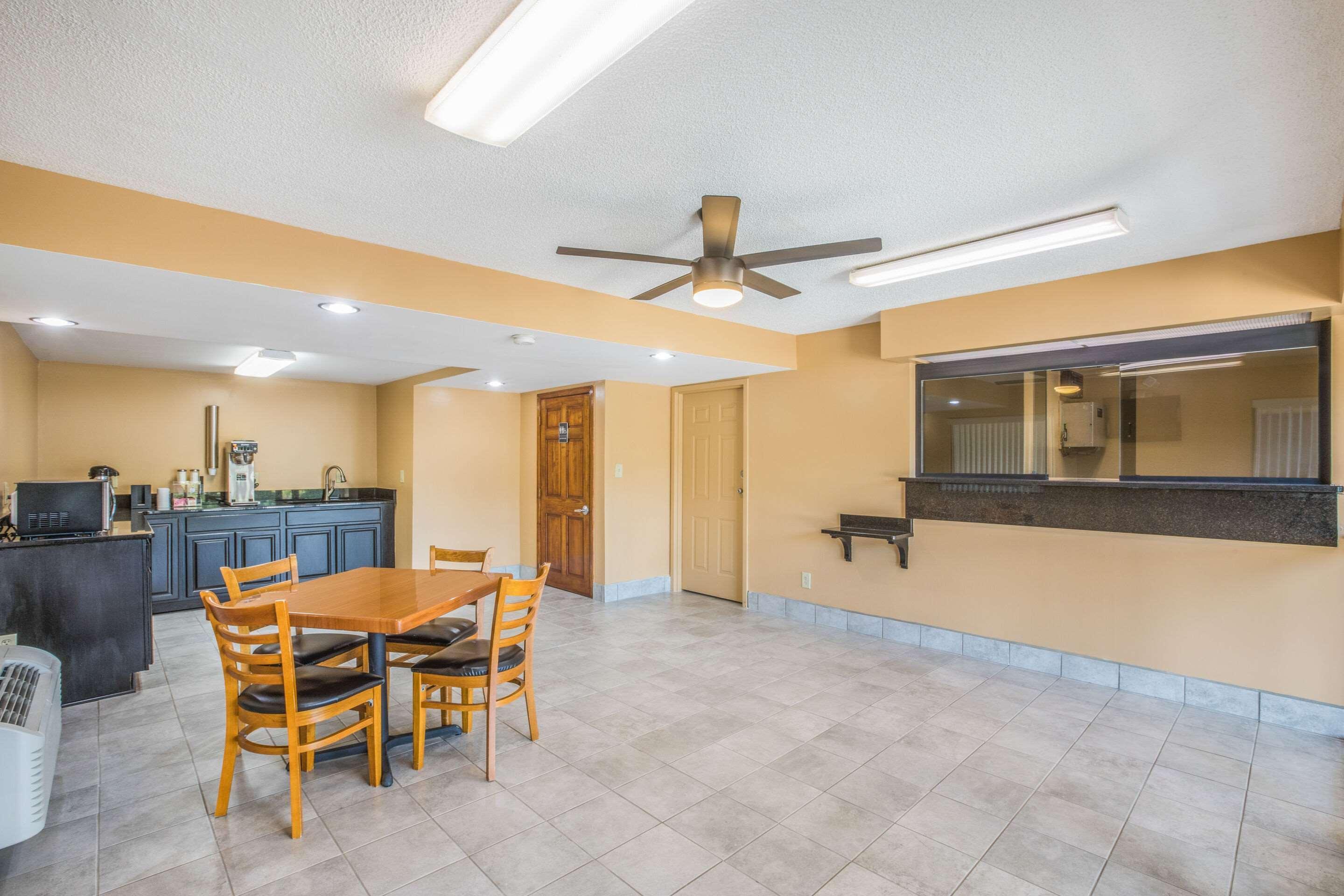 Rodeway Inn & Suites Macon Esterno foto