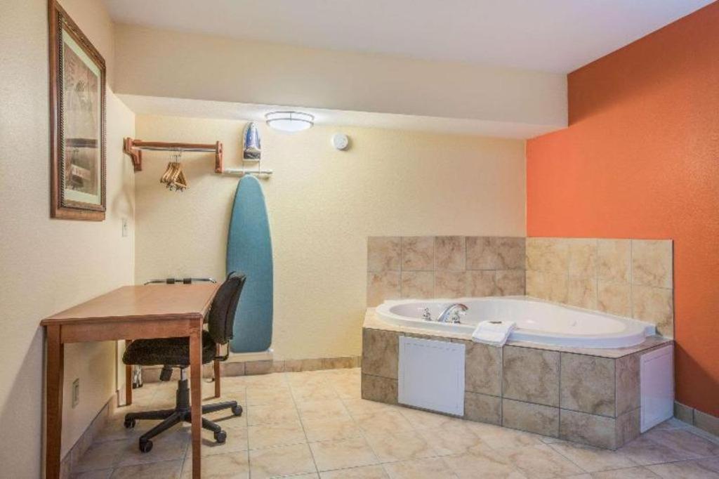 Rodeway Inn & Suites Macon Esterno foto