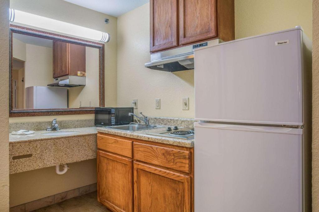Rodeway Inn & Suites Macon Esterno foto
