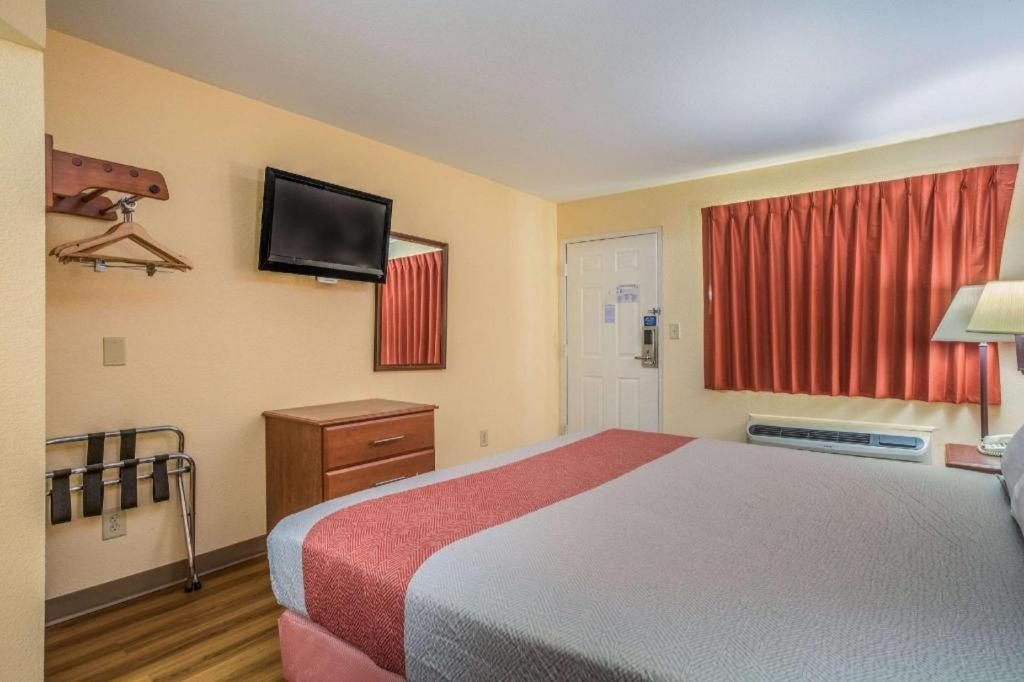 Rodeway Inn & Suites Macon Esterno foto