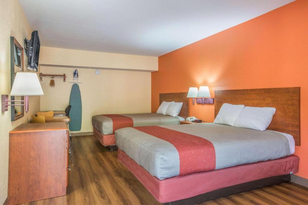 Rodeway Inn & Suites Macon Esterno foto