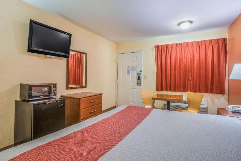 Rodeway Inn & Suites Macon Esterno foto