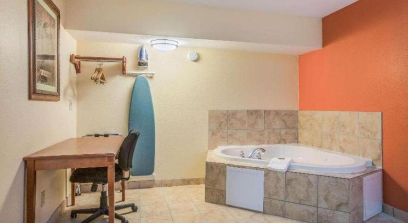 Rodeway Inn & Suites Macon Esterno foto